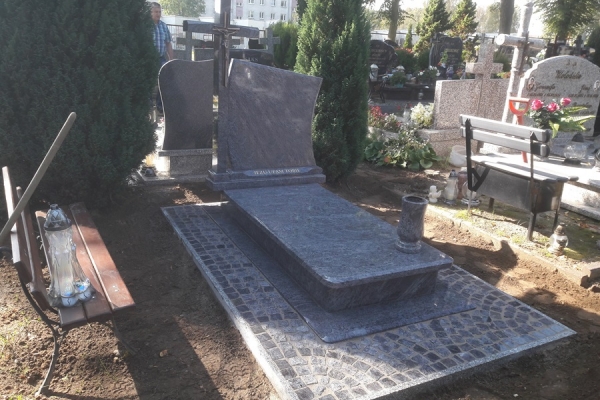 kostka granitowa wokół nagrobka cmentarz stargard